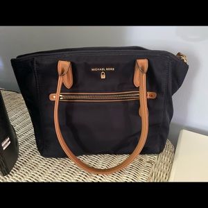 Michael Kors Kelsey ZIP Tote